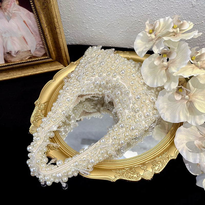 Vivienne vintage-style faux-pearl handbag in ivory — detail