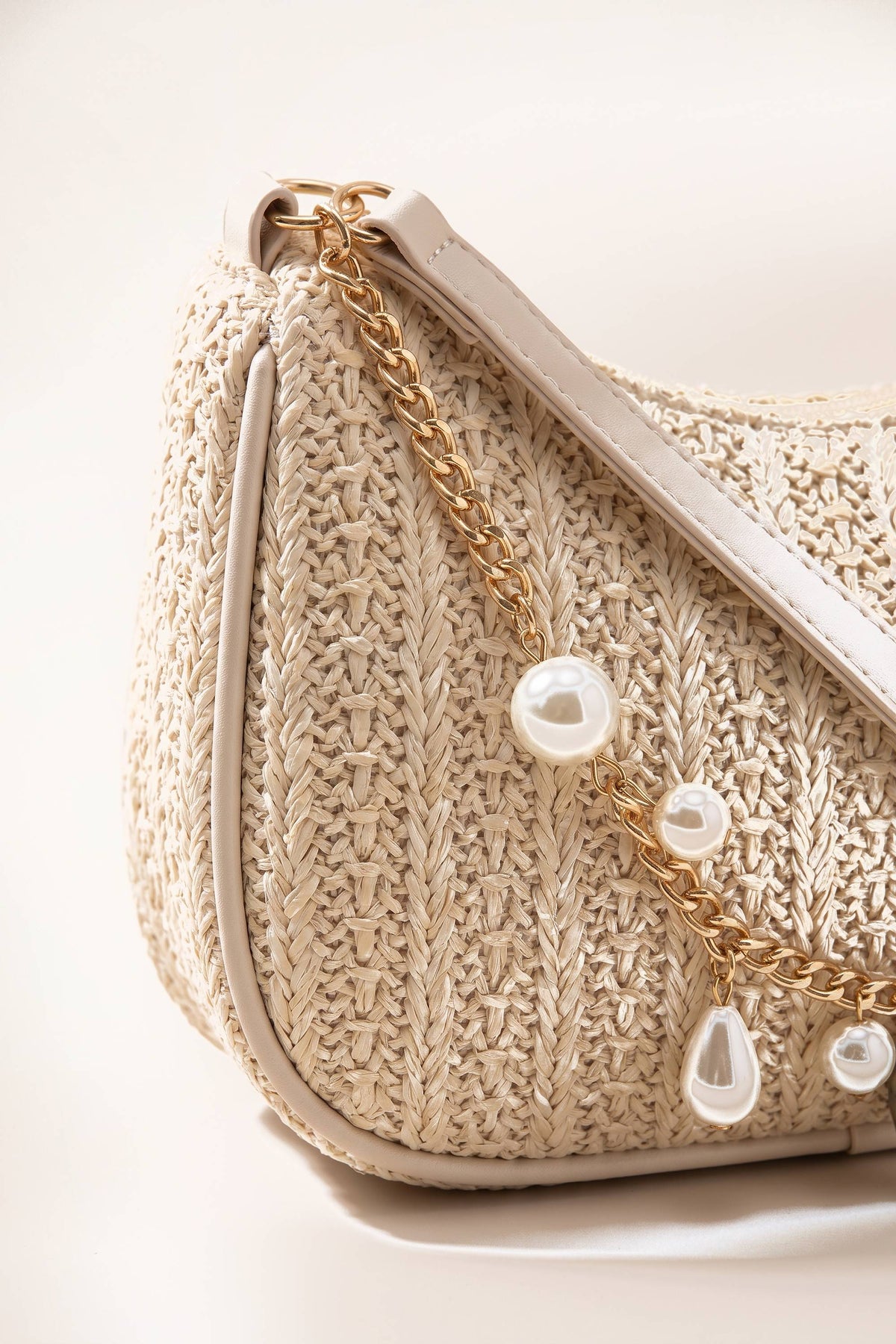 Florence shoulder bag in beige — detail