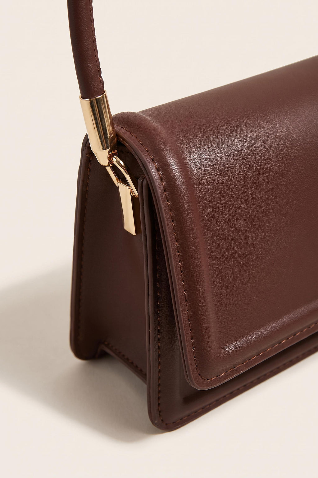 Harriet shoulder bag in brown — detail