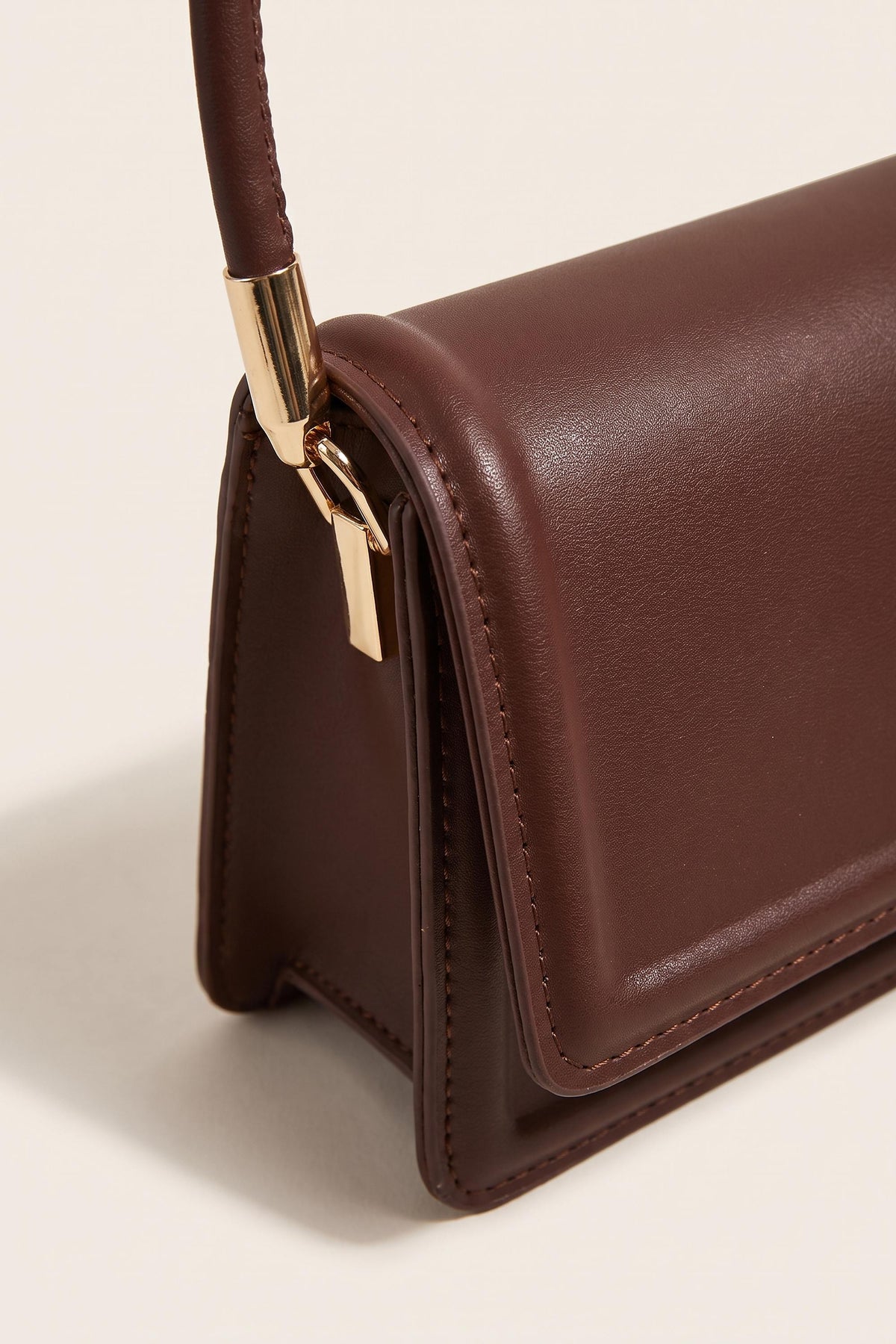 Harriet shoulder bag in brown — detail