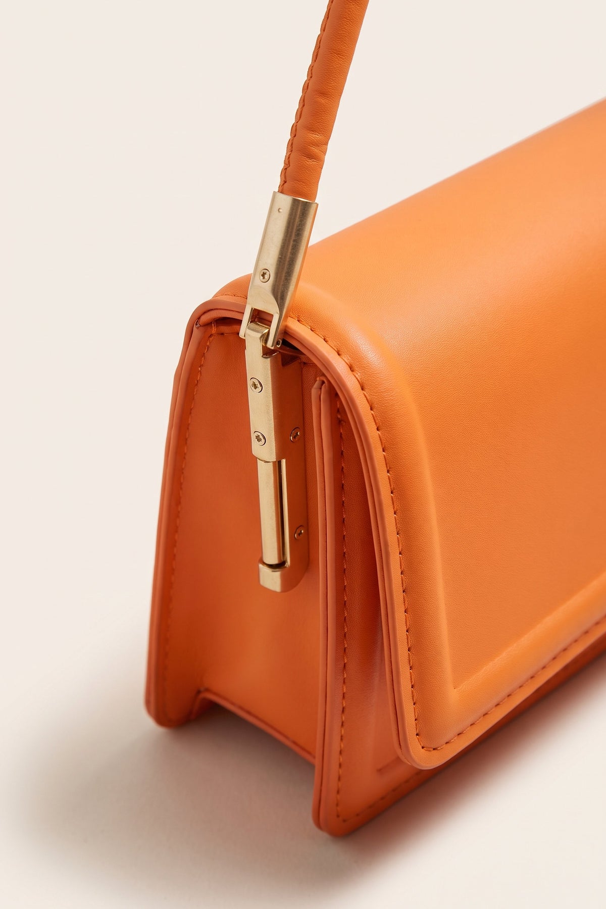 Harriet shoulder bag in orange — detail