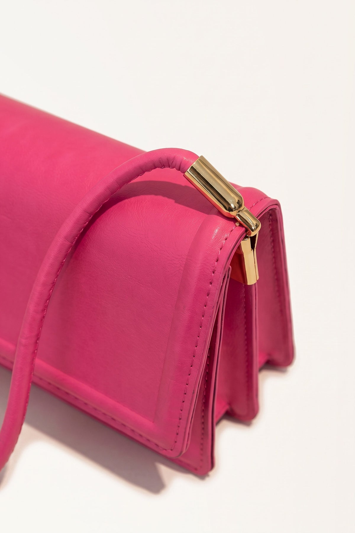 Harriet shoulder bag in pink — detail