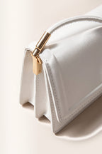 Harriet shoulder bag in white — detail
