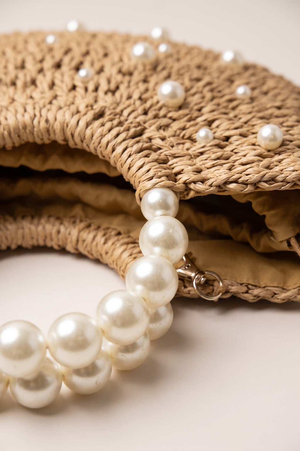 Thea handbag in natural raffia — detail