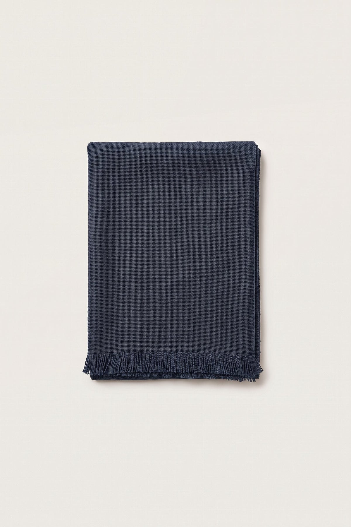 Åke scarf in navy — front view