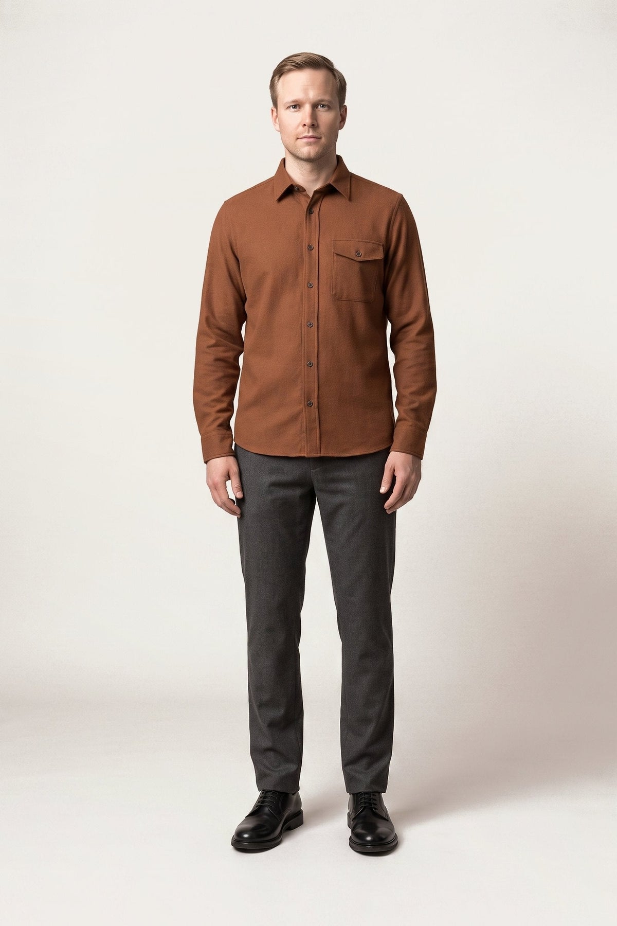 Dag shirt in rust brown — front view