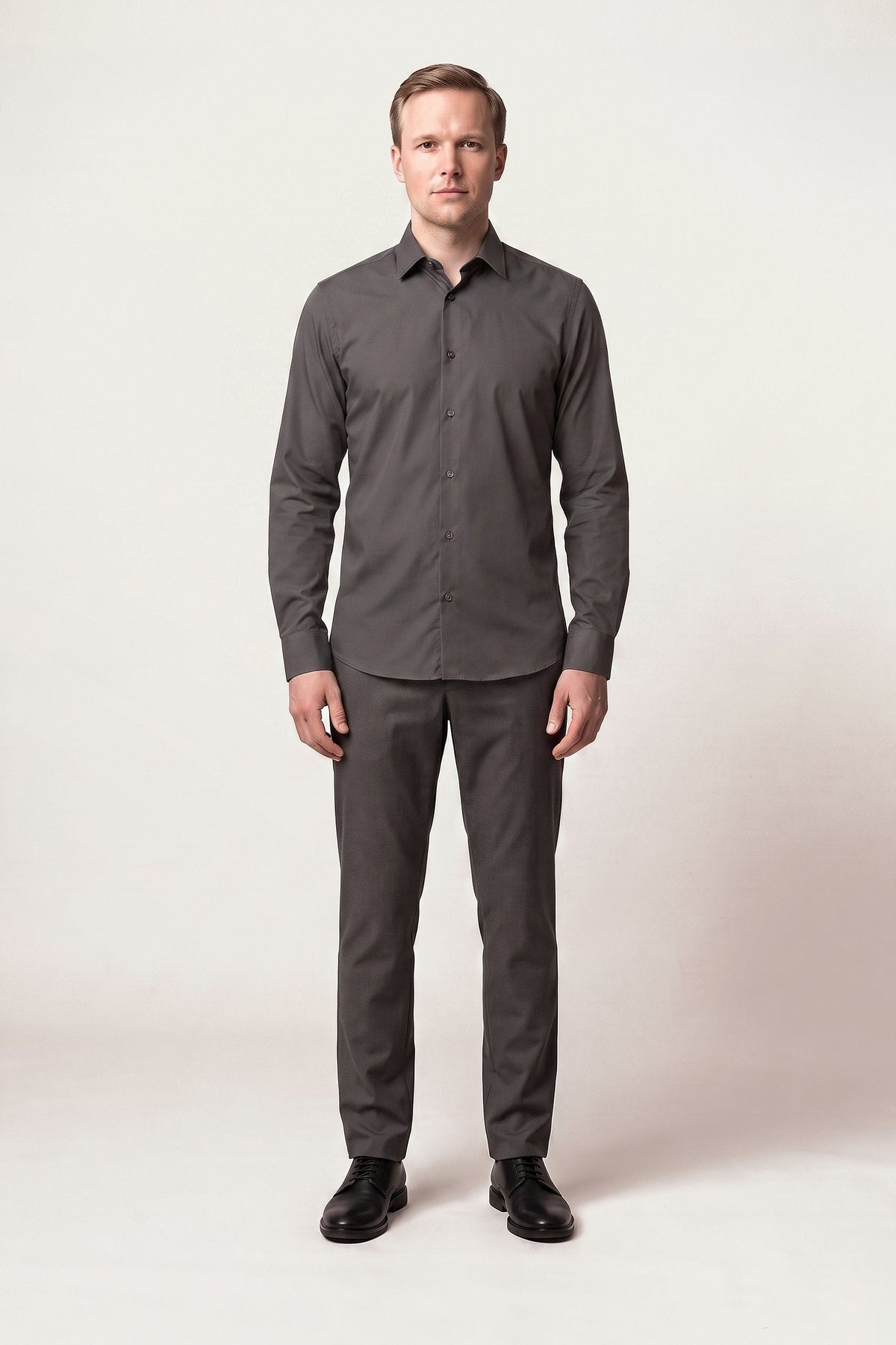 Folke shirt in dark grey — front view