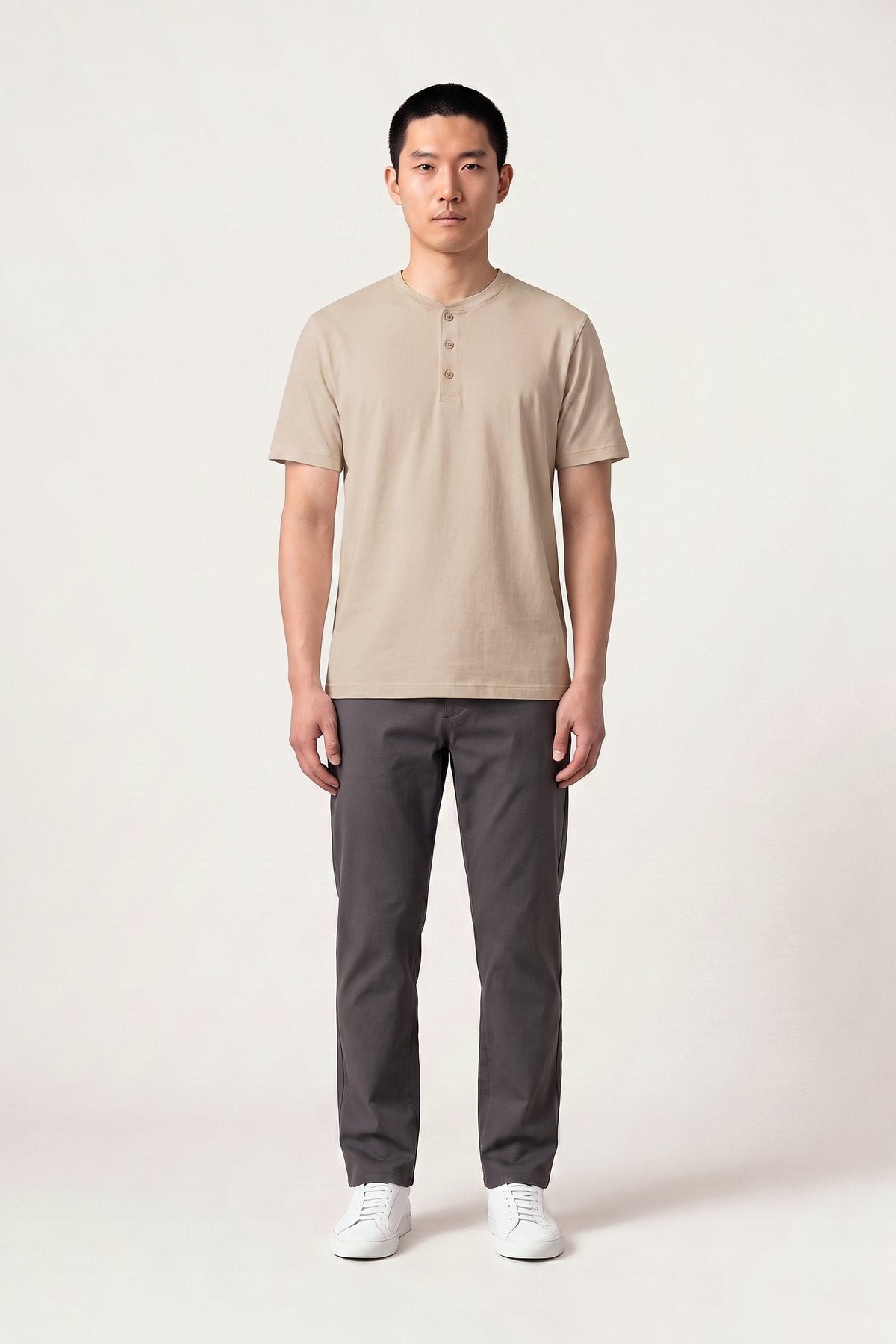 Kalle T-shirt in beige — front view on model