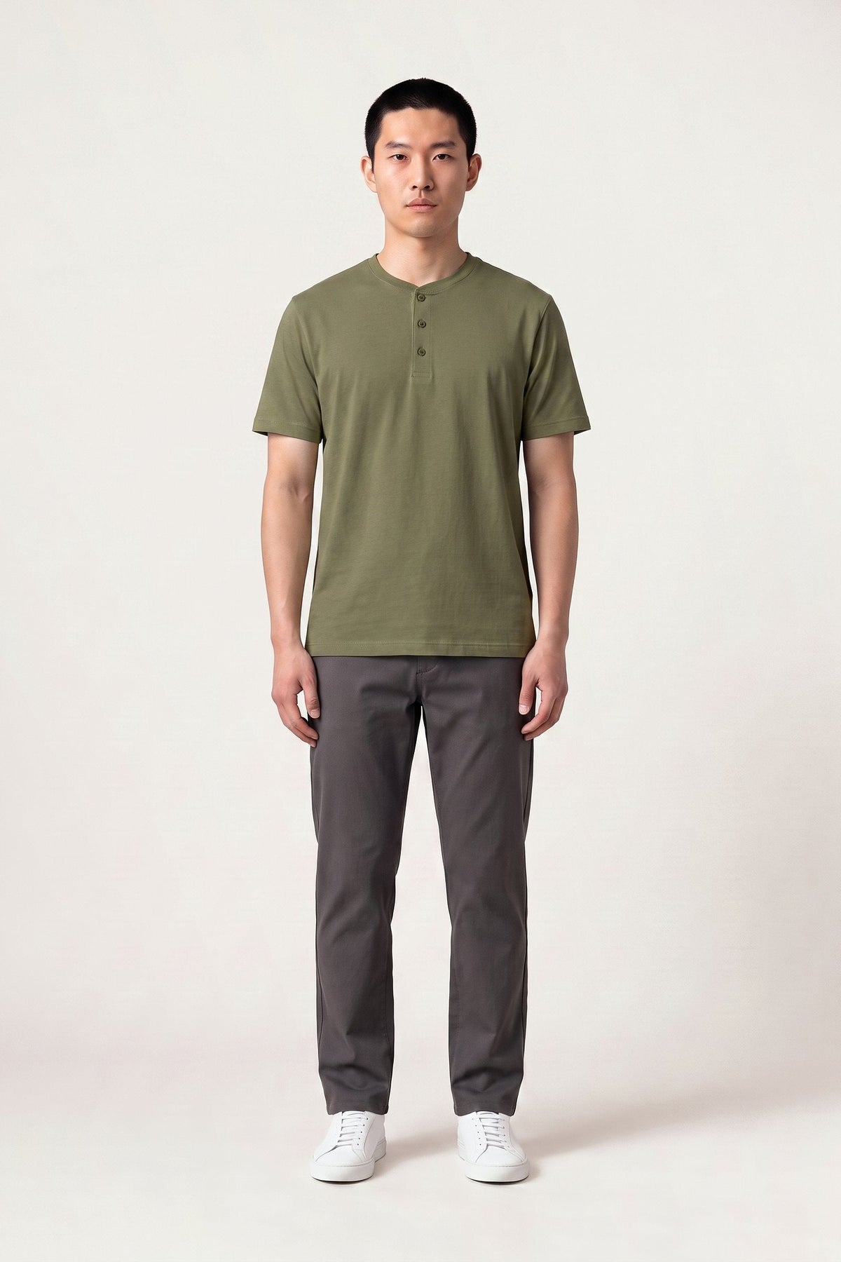 Kalle T-shirt in olive green — front view on model